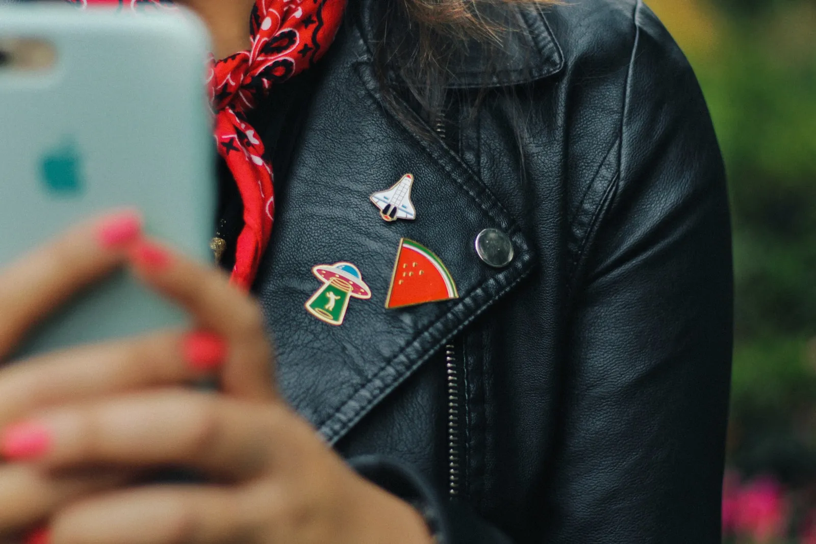 Comment avoir un look rock chic pour une femme ?