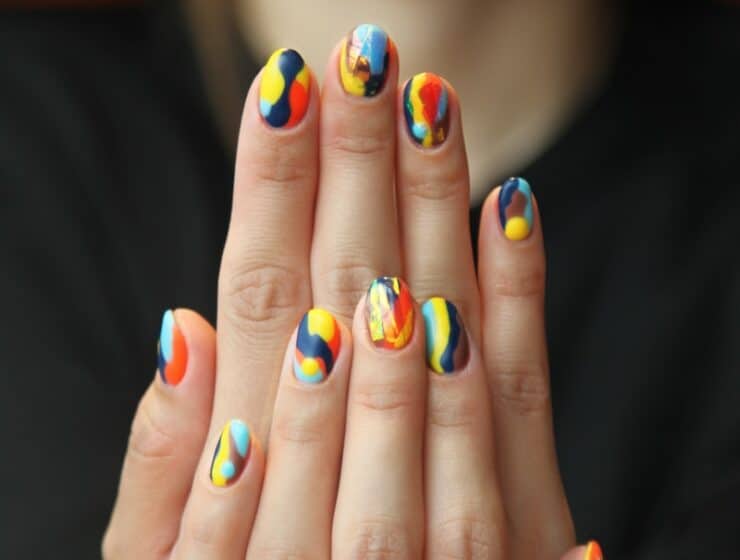 enlever la colle à ongles