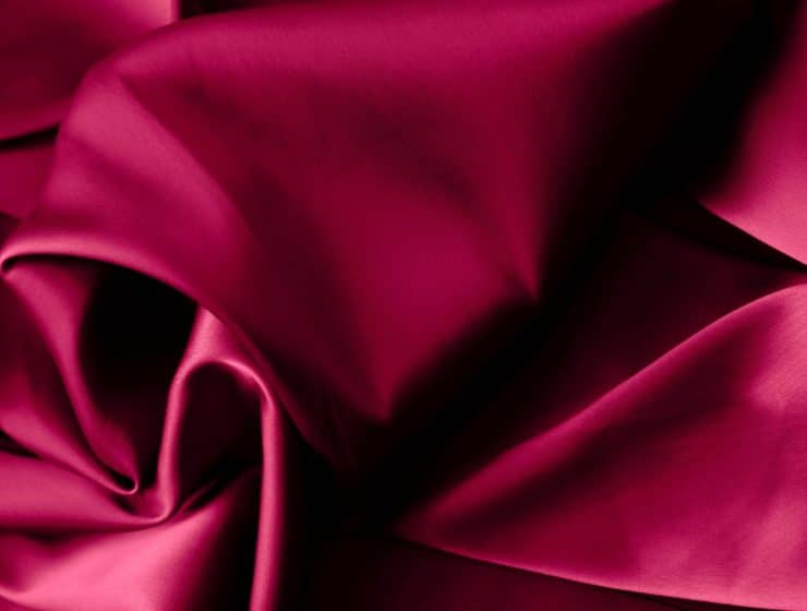 Une palette de vêtements bordeaux pour égayer votre dressing d'hiver.