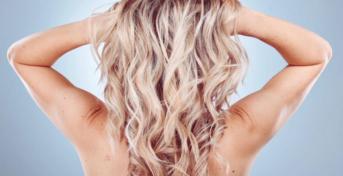 Une palette de couleurs flatteuses pour les blondes : briser les stéréotypes et trouver votre teinte idéale