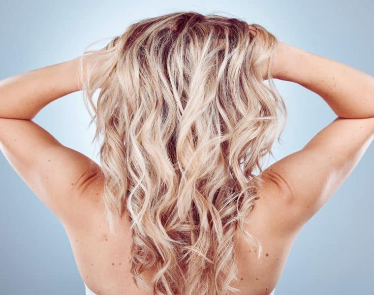 Une palette de couleurs flatteuses pour les blondes : briser les stéréotypes et trouver votre teinte idéale