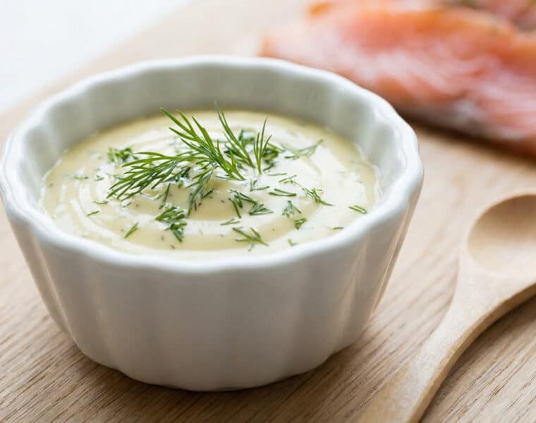 creamy dill gravlax sauce with salmon