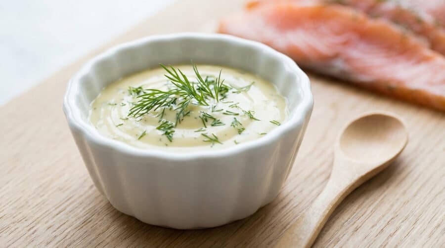 creamy dill gravlax sauce with salmon