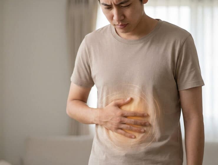 Symptômes d'un foie fragilisé : fatigue, digestion difficile et problèmes de peau