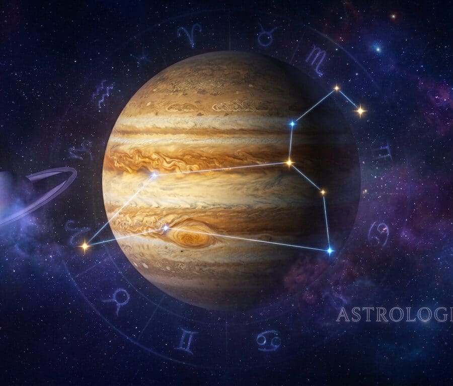 Illustration spatiale de Jupiter et Saturne entourés par une roue du zodiaque lumineuse et des constellations.